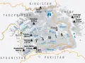 Mapa górskiego regionu Pamir z zaznaczonymi szczytami, rzekami i jeziorami. Widoczne są nazwy krajów: Tadżykistan, Kirgistan, Chiny, Afganistan, Pakistan.