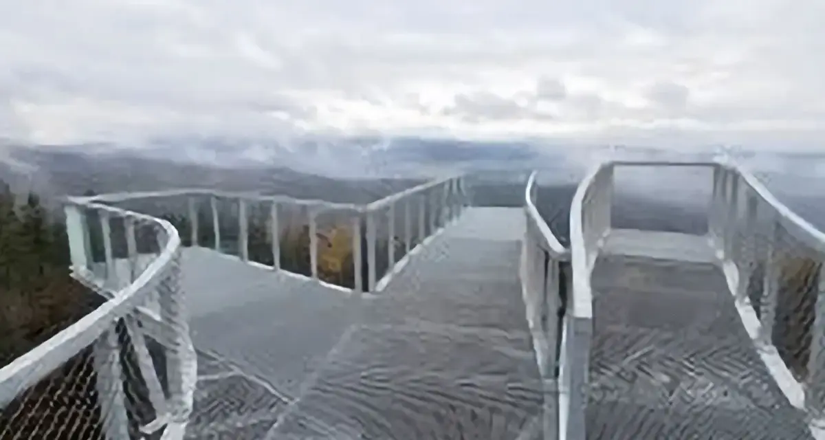 Ścieżka widokowa na szczyt. Dowiedz się, jak wejść na Trojak i podziwiać panoramę.
