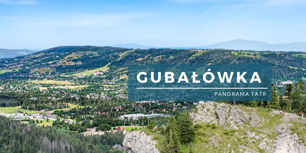 Widok z Gubałówki na panoramę Tatr. Malownicze zbocza, lasy i zabudowania tworzą piękny krajobraz.
