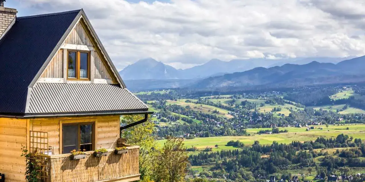 Ceny noclegów Zakopane: Od czego zależą i jak znaleźć okazje?