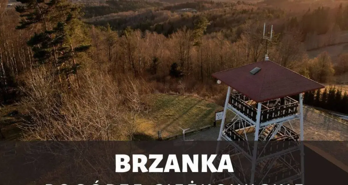Wieża widokowa na Brzance w Pogórzu Ciężkowickim. Rozległy krajobraz o zachodzie słońca.