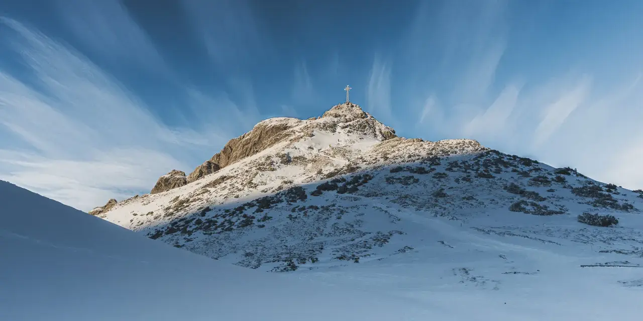 Giewont zimą: Czy to bezpieczne wejście w lutym? Przeczytaj zanim pójdziesz.