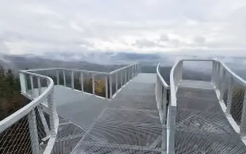 Ścieżka widokowa na szczyt. Dowiedz się, jak wejść na Trojak i podziwiać panoramę.