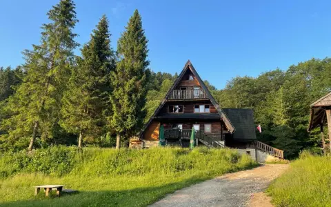 Bacówka pod Honem: Wszystko, co musisz wiedzieć o perle Bieszczadów