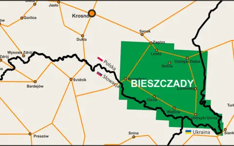 Mapa pokazuje, gdzie leżą Bieszczady, zaznaczone zielonym obszarem między Polską, Słowacją i Ukrainą, z widocznymi miastami jak Sanok, Lesko i Ustrzyki Dolne.