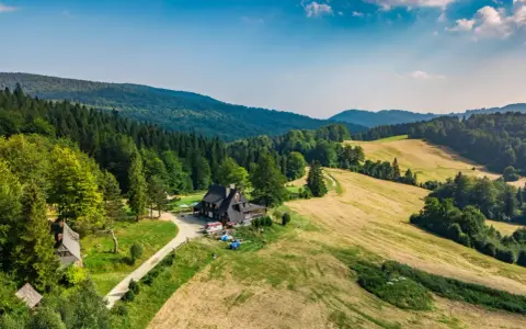 Bacówka nad Wierchomlą: Niezapomniana przygoda? Pełny przewodnik!