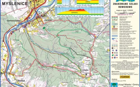 Mapa szlaków rowerowych w Myślenicach i okolicach. Widok na góry, lasy, rzekę Rabę i zabudowania.