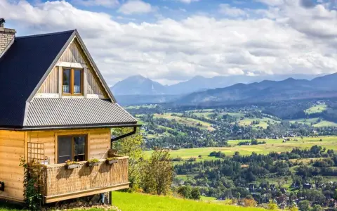 Ceny noclegów Zakopane: Od czego zależą i jak znaleźć okazje?