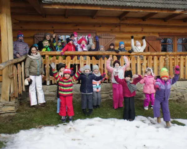 Bacówka Światowid na Beskidku: Odkryj Szlaki i Smaki Beskidów!