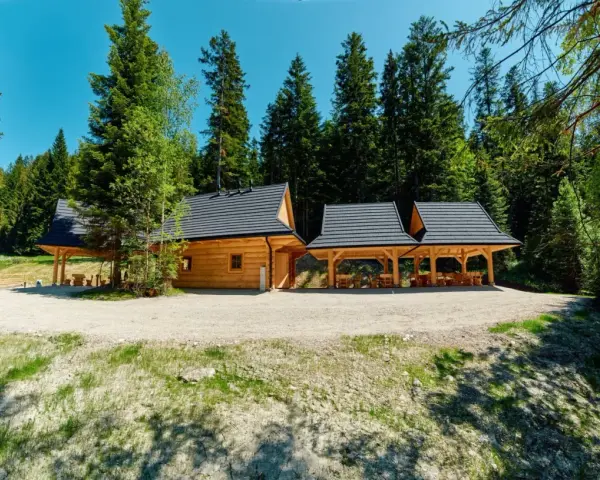 Bacówka u Dudka: Gorczański azyl z widokiem na Tatry? Sprawdź!