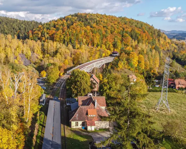 Pociągiem w góry: Szlaki, dojazd, jak zaplanować?