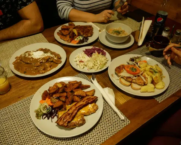 Bacówka u Józka: Menu, ceny, hity! Co zjeść w góralskiej karczmie?