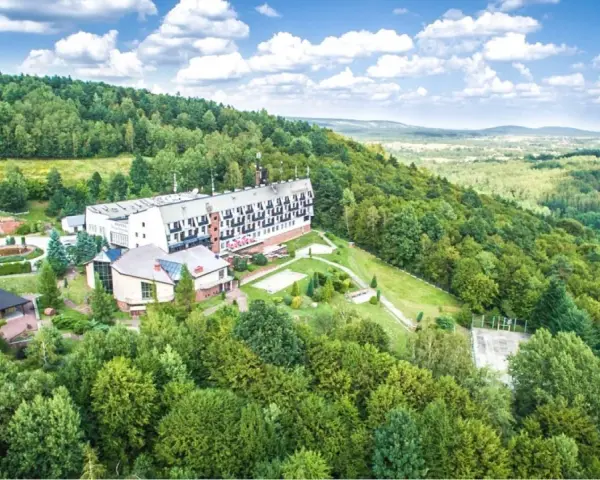 Hotel w otoczeniu zieleni Gór Świętokrzyskich. Malownicze miejscowości i krajobrazy.