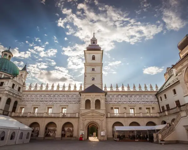 Zamek w Krasiczynie zachwyca architekturą. Sprawdź aktualne zamek w Krasiczynie ceny biletów i zaplanuj wizytę!