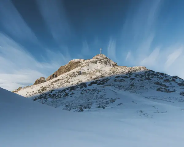 Giewont zimą: Czy to bezpieczne wejście w lutym? Przeczytaj zanim pójdziesz.