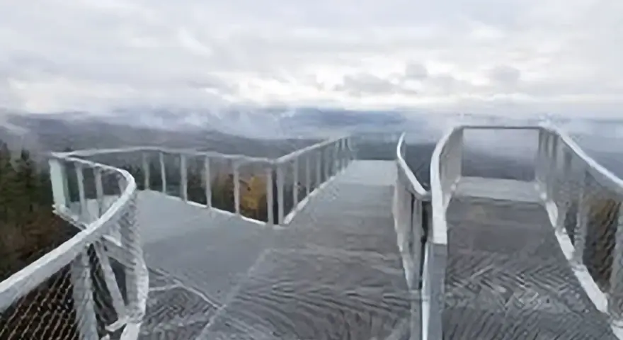 Ścieżka widokowa na szczyt. Dowiedz się, jak wejść na Trojak i podziwiać panoramę.
