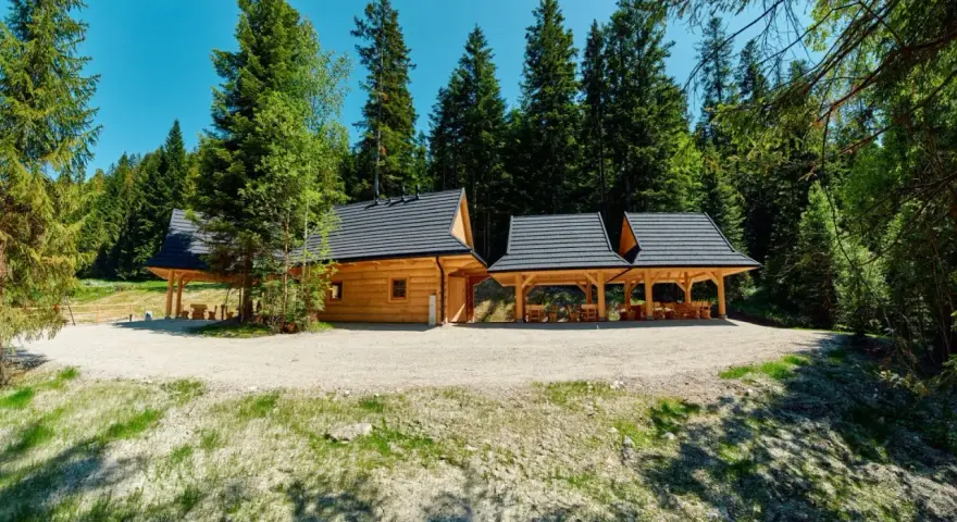 Bacówka u Dudka: Gorczański azyl z widokiem na Tatry? Sprawdź!