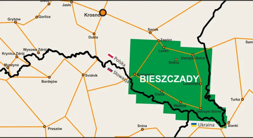 Mapa pokazuje, gdzie leżą Bieszczady, zaznaczone zielonym obszarem między Polską, Słowacją i Ukrainą, z widocznymi miastami jak Sanok, Lesko i Ustrzyki Dolne.