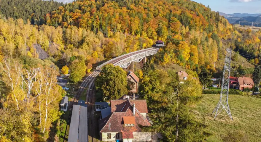 Pociągiem w góry: Szlaki, dojazd, jak zaplanować?