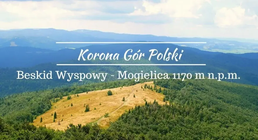 Widok na Beskid Wyspowy - Mogielicę, najwyższy szczyt Korony Gór Polski. Malowniczy, zielony krajobraz górski z polaną i ścieżką.