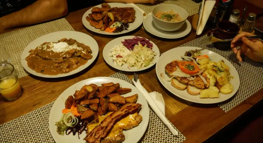Bacówka u Józka: Menu, ceny, hity! Co zjeść w góralskiej karczmie?
