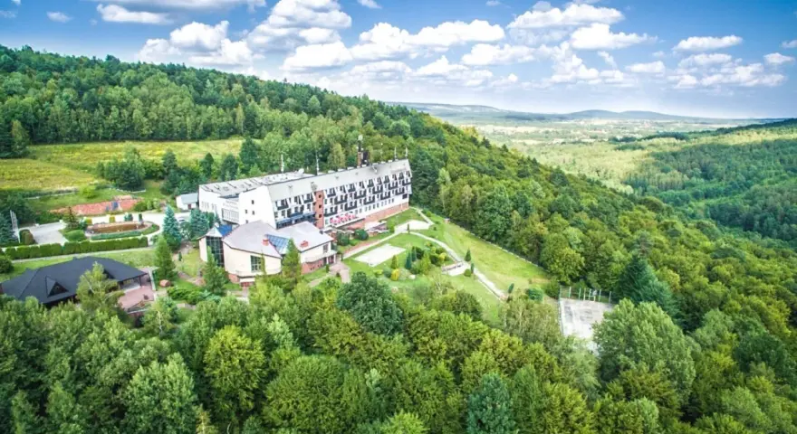 Hotel w otoczeniu zieleni Gór Świętokrzyskich. Malownicze miejscowości i krajobrazy.