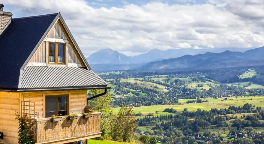 Ceny noclegów Zakopane: Od czego zależą i jak znaleźć okazje?