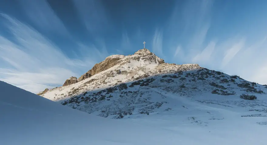 Giewont zimą: Czy to bezpieczne wejście w lutym? Przeczytaj zanim pójdziesz.