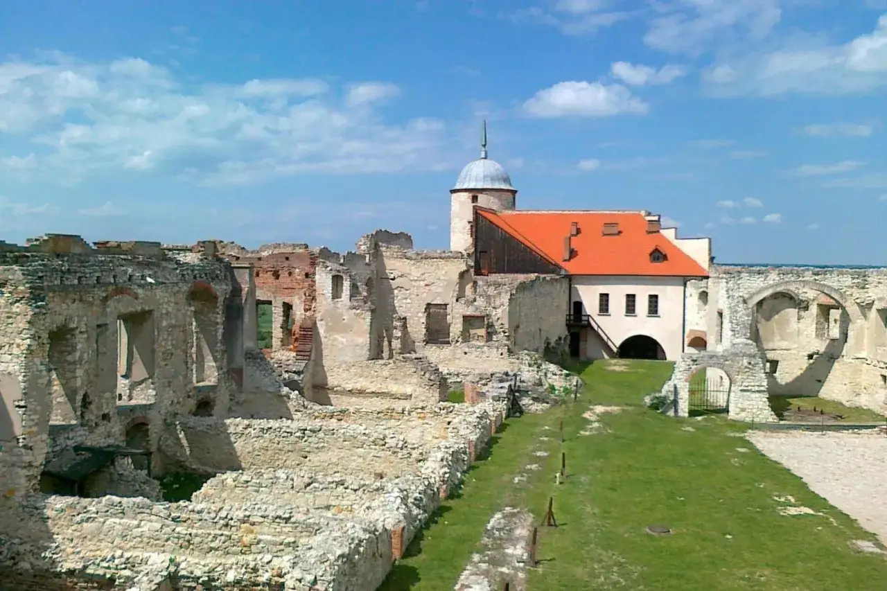 Ruiny zamku w Janowie Podlaskim, idealne miejsce, gdzie na weekend lubelskie.