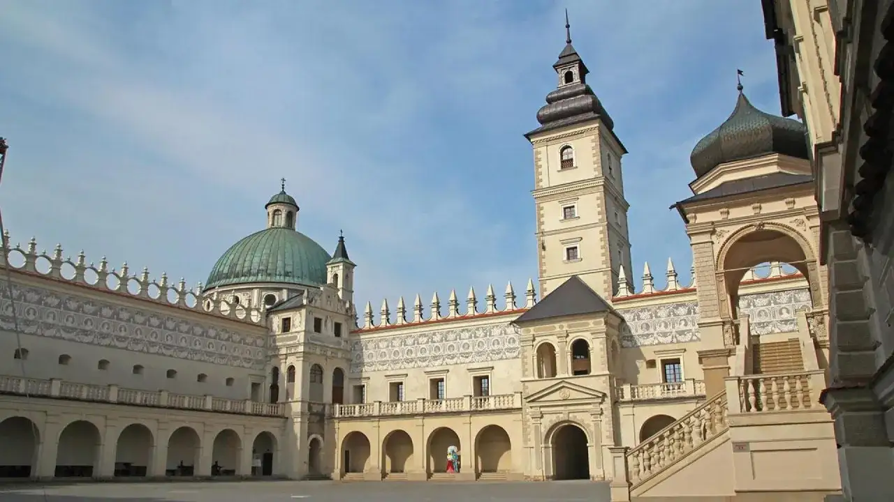 Zamek w Krasiczynie zachwyca architekturą. Sprawdź aktualne ceny biletów i zaplanuj wizytę!