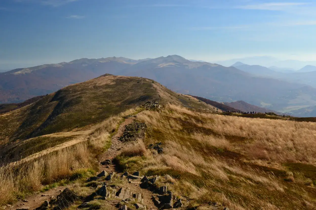 Ustrzyki Górne widok na góry Bieszczady