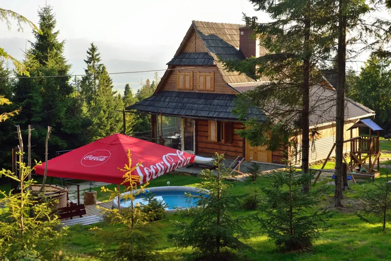 Bacówka u Dudka widok na Tatry, domek w Gorcach