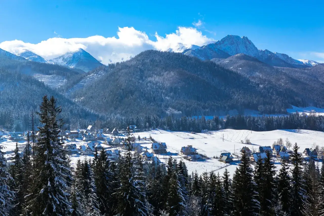 Zakopane zimą i latem porównanie cen noclegów