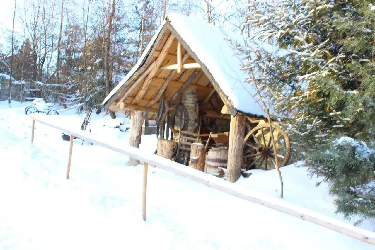 Bacówka u Harnasia widok z tarasu na Tatry